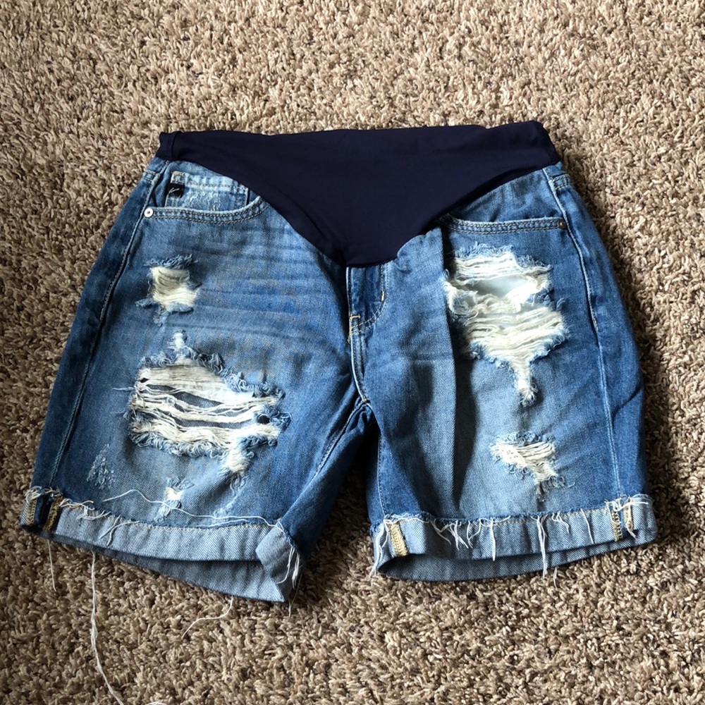 PinkBlush Sz M Maternity Full Panel Distressed Jean Shorts